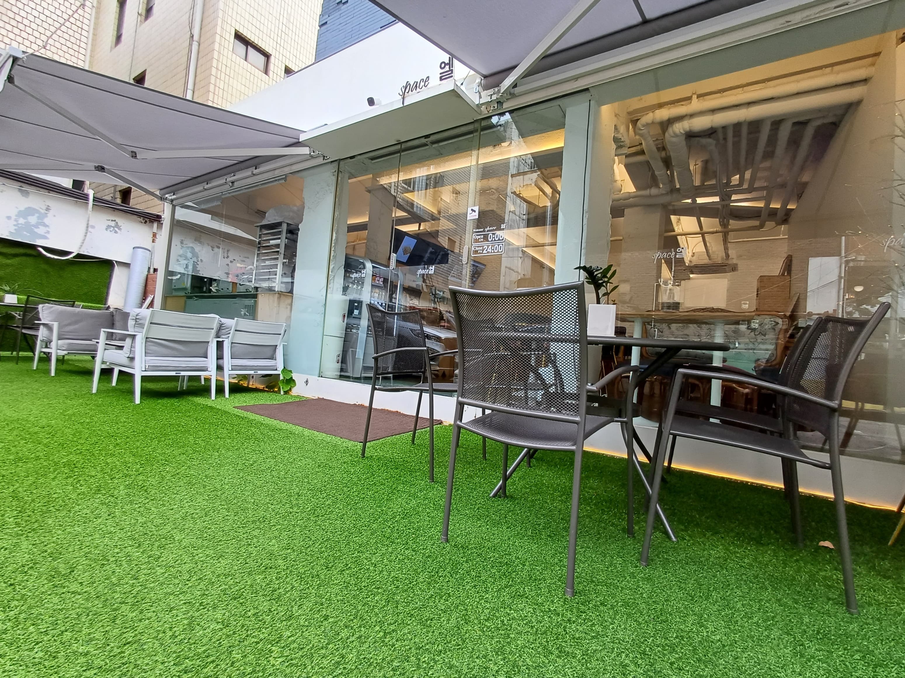 Space-L Caffe Interior 1