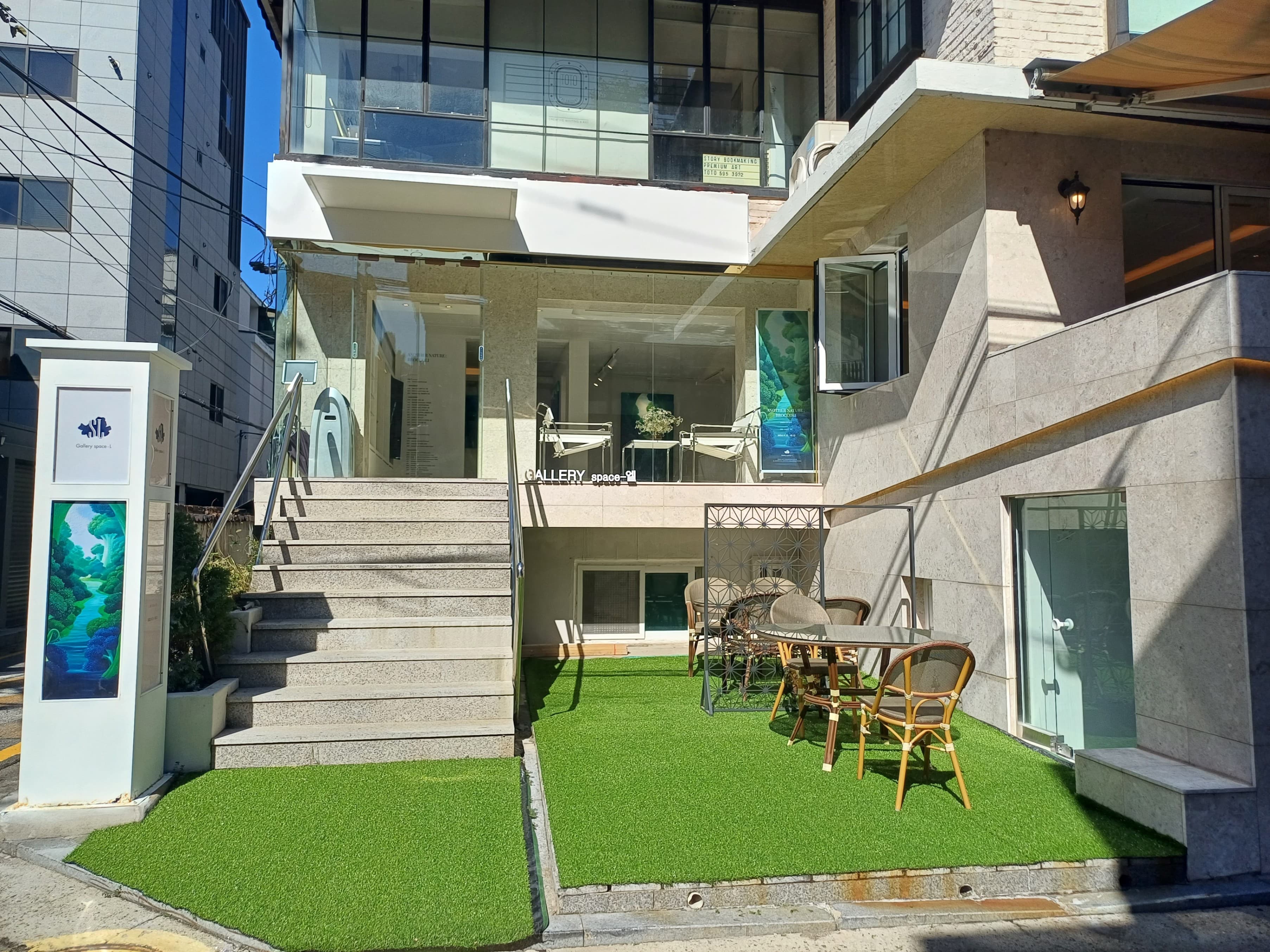 Gallery Space-L 1